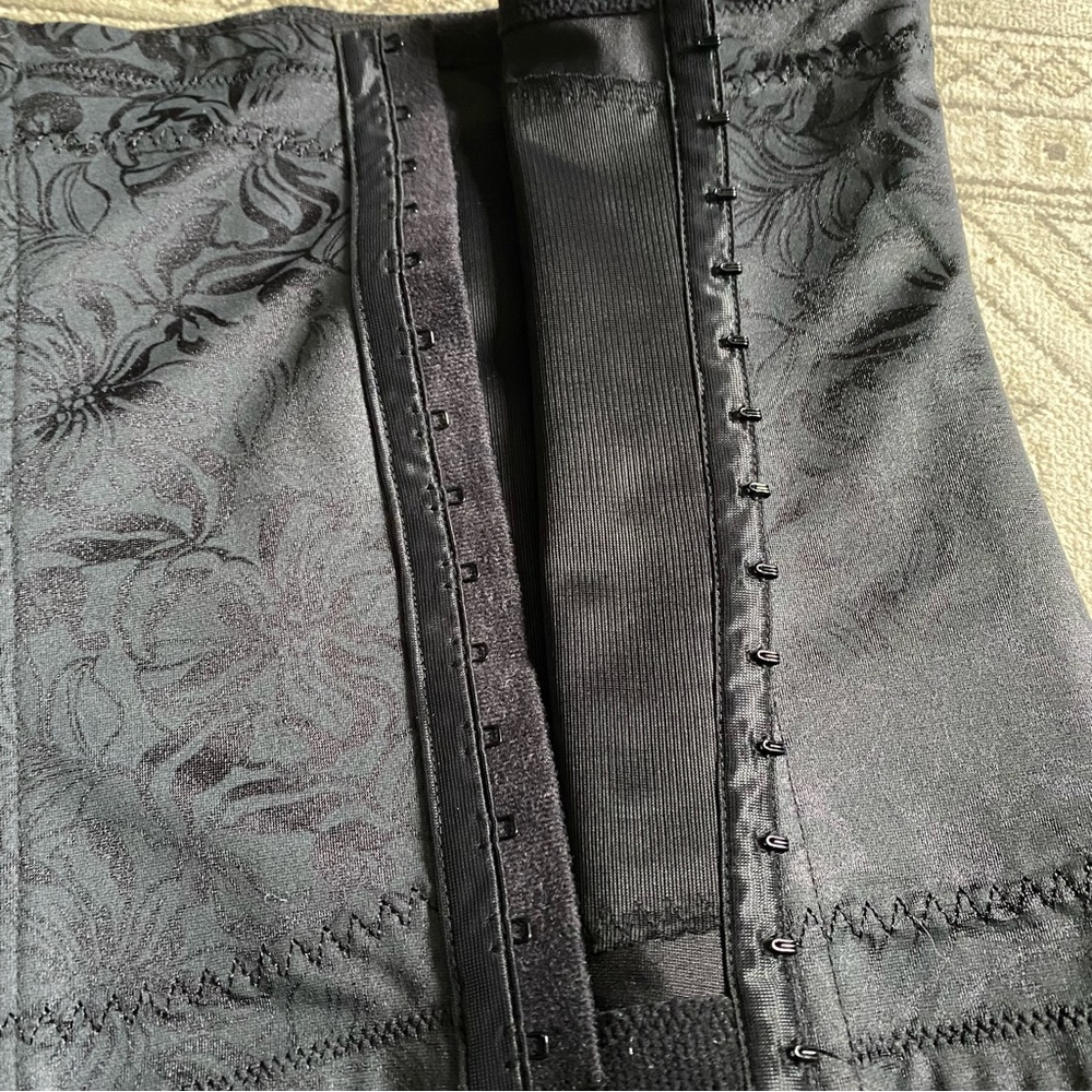 Maidenform Firm Control Waist Cincher - Picture 5 of 6